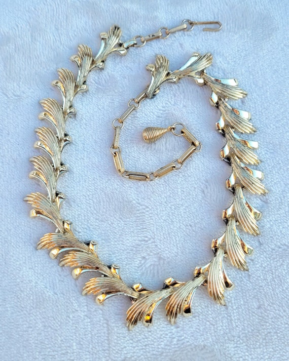 Vintage Coro 60s Mod Gold Tone Leaves Choker Neck… - image 4