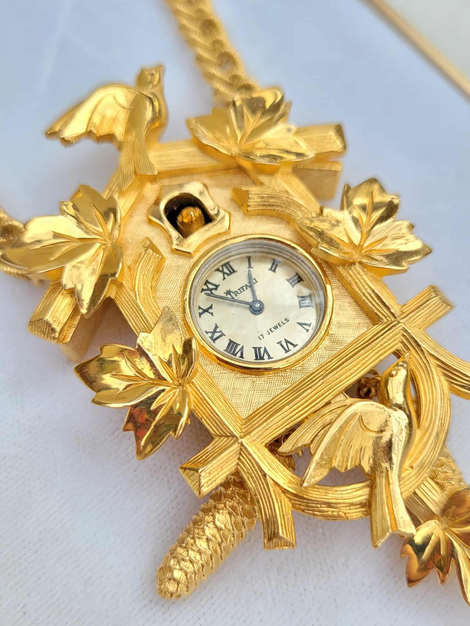 Rare vintage Trifari cuckoo clock watch necklace Vintage Trifari Cuckoo Clock Bird Figural Watch Pendant  main image 3