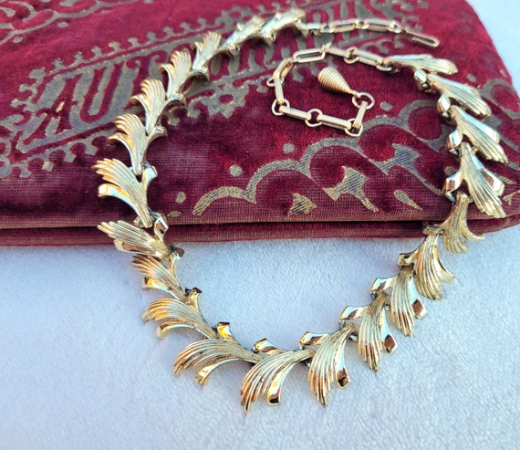 Vintage Coro 60s Mod Gold Tone Leaves Choker Neck… - image 1