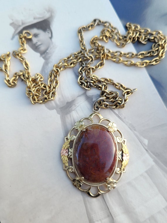 Vintage Red Agate Cabachon 14k Gold Accents Pendan