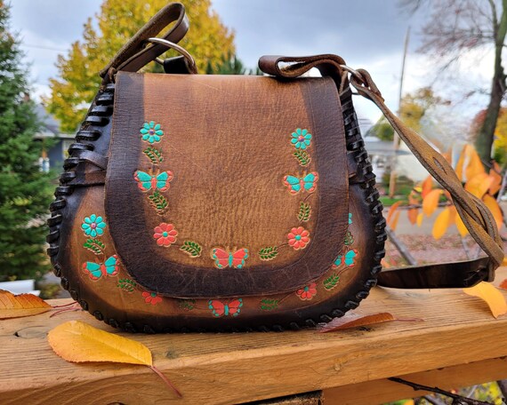 Vintage 70s Tooled Leather Floral Purse