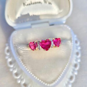 Vtg 10k Yellow Gold Ruby & Diamond Three Heart Love Ring Size 7 - 2.22g
