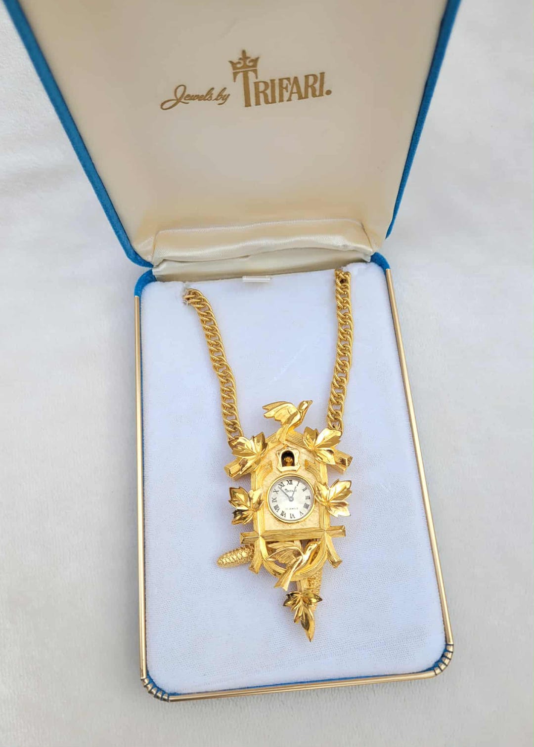 Rare vintage Trifari cuckoo clock watch necklace Vintage Trifari Cuckoo Clock Bird Figural Watch Pendant  main image 4