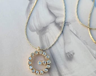 Pendentif Ancien En Faux Perles De Rocaille Et Strass - Ton Or, Modèle O54