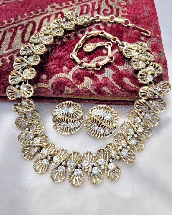 Vintage 50s CORO Crystal Gold Tone Swirls Necklac… - image 1