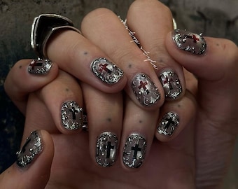 ゴシックメタルキャッツアイプレスオンネイル、ダークシルバークロスショートネイル、取り外し可能で再利用可能な接着式ネイル、ハンドメイドカスタムジュエリー、無料ツールキット付き