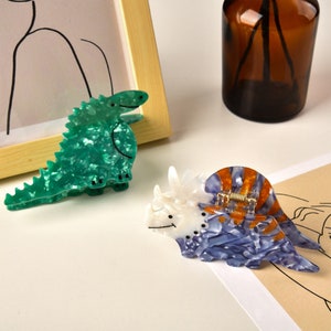 Pinzas para el pelo de dinosaurio azul y blanco, lindas pinzas para el pelo de animal, de acetato, únicas, accesorios para el pelo, el regalo perfecto para ella.