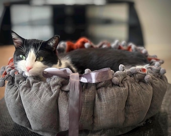 Reversible Cat & Small Dog Bed – Cozy, Stylish, and Functional