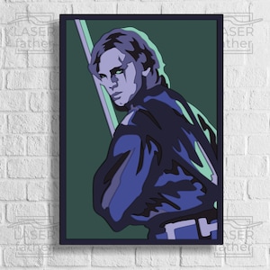 Peut inclure: Une illustration numérique d'un homme aux cheveux foncés et une veste bleue, debout dos au spectateur. Il tient un sabre laser dans sa main droite. L'arrière-plan est de couleur vert foncé.