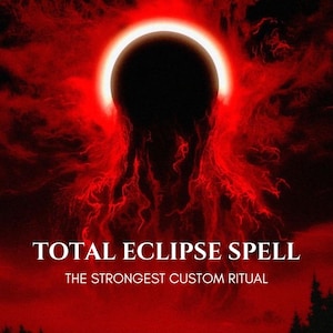 Könnte beinhalten: Eine grafische Illustration mit einer dunklen, kreisförmigen Sonnenfinsternis, umgeben von einem leuchtend weißen Ring vor einem leuchtend roten Hintergrund mit nebelartigen Texturen. Der Text lautet: TOTAL ECLIPSE SPELL THE STRONGEST CUSTOM RITUAL.