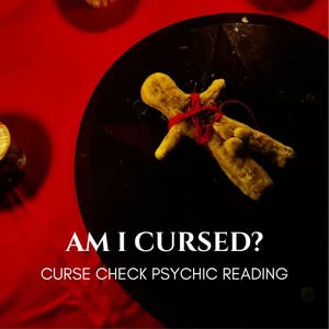 Puede incluir: Una efigie humanoide de color beige atada con hilo rojo y atravesada por agujas, sobre una superficie circular negra. El texto dice: AM I CURSED? CURSE CHECK PSYCHIC READING. El fondo es de un color rojo vibrante.