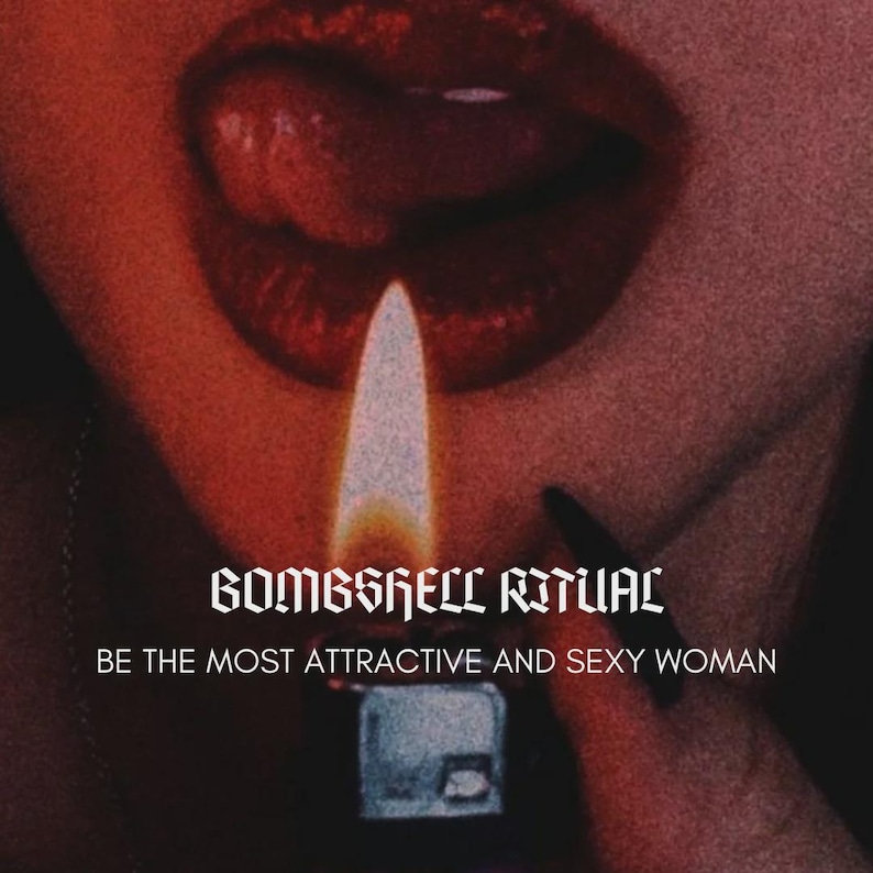 Puede incluir: Imagen en primer plano con una llama frente a labios y lengua rojos. El texto "BOMBSHELL RITUAL" se muestra en fuente g&oacute;tica blanca, con el lema "BE THE MOST ATTRACTIVE AND SEXY WOMAN" debajo.