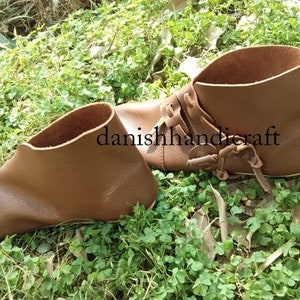 Handmade Brown Leather Medieval Toggle Boots