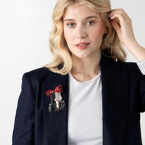 Estella brooch