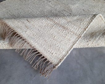 Ręcznie robiony dywanik z juty konopnej w kolorze ecru, boho, rustykalny, do przedpokoju
