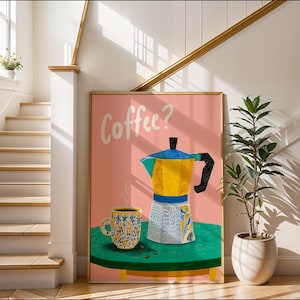 Puede incluir: Una impresión artística enmarcada con una cafetera y una taza sobre una mesa verde, sobre un fondo rosa. La palabra "Coffee?" está escrita en blanco. Una planta en una maceta blanca está al lado de la impresión.