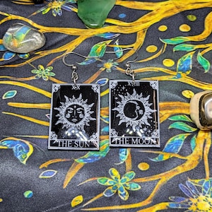 Orecchini con simbolismo di tarocchi, sole e luna, stregoneria, ganci in acciaio inossidabile / argento sterling