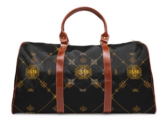 Royal Crest Weekender-Tasche – Gold Emblem Elegance Duffel, majestätisches Reisehandgepäck mit hellbraunen Lederdetails