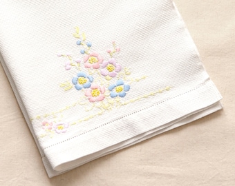 Vintage White Embroidered Huckaback Hand Towel, Floral Embroidery, 37cm x 47cm, 1960's