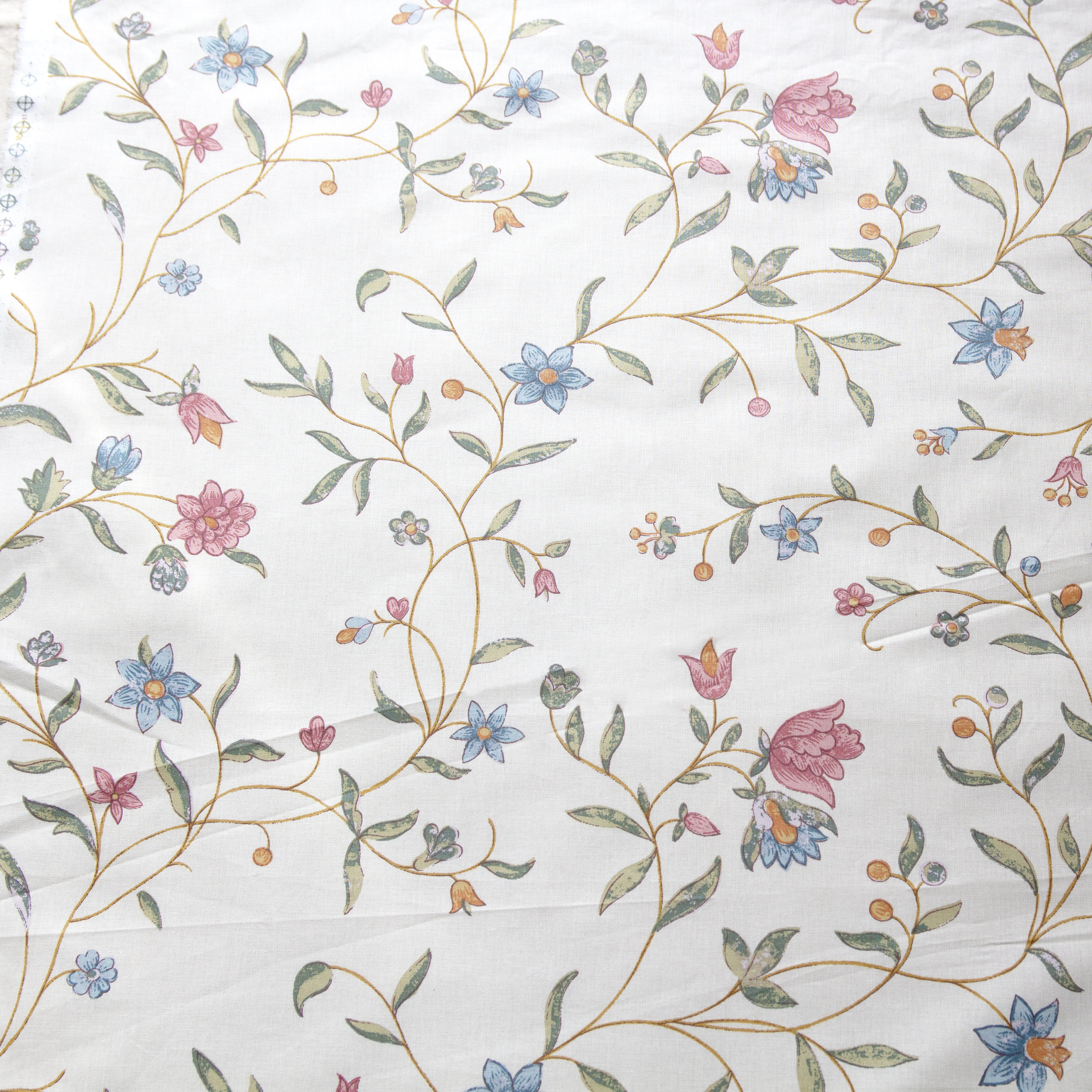 Grand coupon tissus fleurs rose et bleu