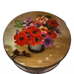 Vintage Metal Tin Round Box Bouquet Of Flowers 4“ X 10“