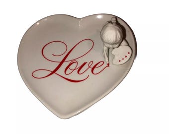 1984 AVON Cupid Figure LOVE White Porcelain Heart Shaped Valentine Trinket Dish