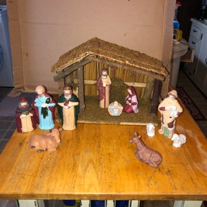 Vintage 12 Piece Ceramic Nativity Set 11 Figurines And Crèche