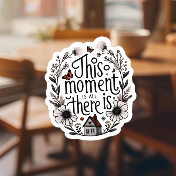 Zen Quote Cottagecore Sticker - 'This Moment Is All There Is' Script manuscrit, Cozy Cottage and Wildflowers, Vinyle durable, sans bulles