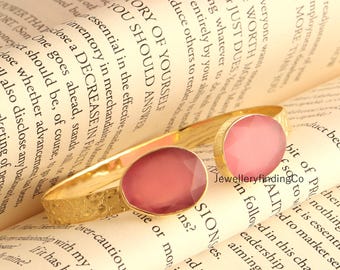 Roze kattenoog-manchetarmband: gehamerde vergulde brede armband (verstelbaar)