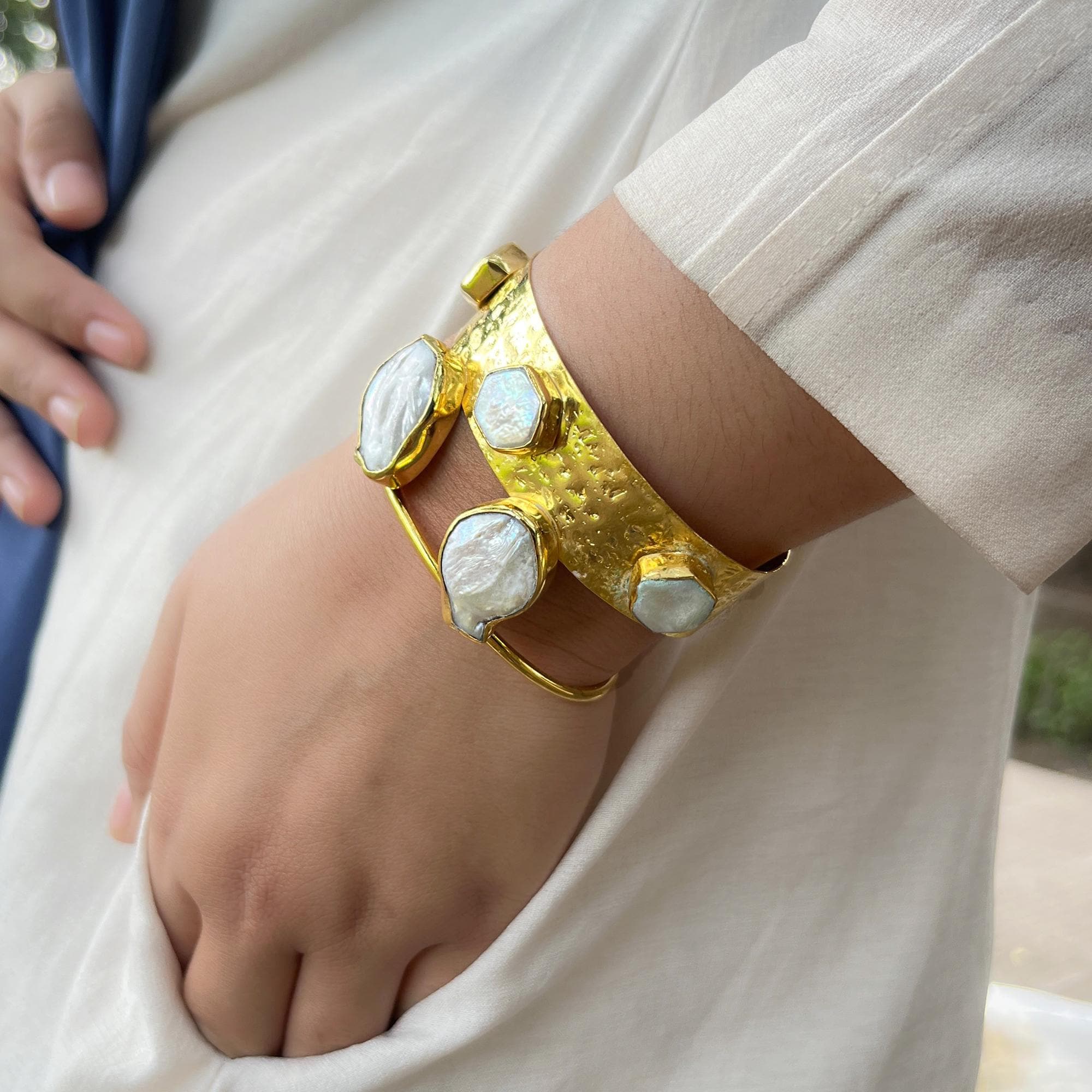 Hammered Gold-Plated Cuff Bracelet - Elegant Baroque Pearl Adjustable Open Bangle