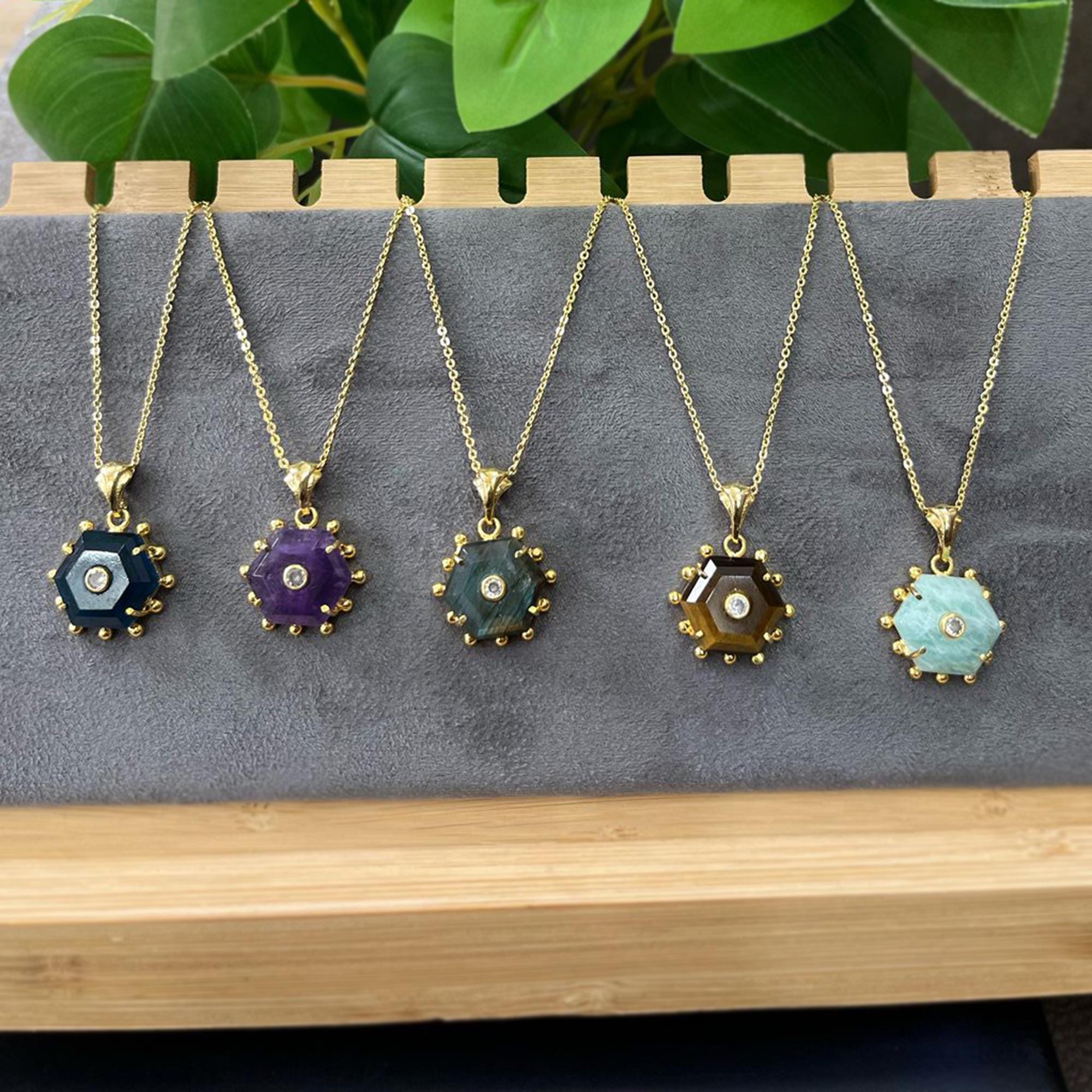 Hexagon Labradorite Pendant Necklace: Gold-plated Cable Chain With