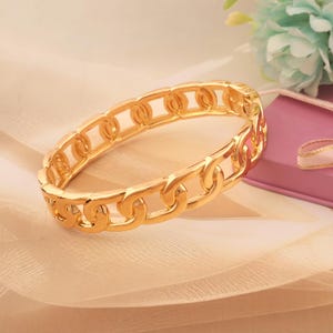 18k Gold Chunky Interlocked Chain Bracelet: Lightweight Stacking Bangle