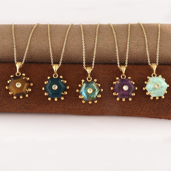 Hexagon Labradorite Pendant Necklace: Gold-plated Cable Chain With