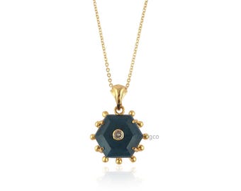 Hexagon Labradorite Pendant Necklace: Gold-plated Cable Chain With