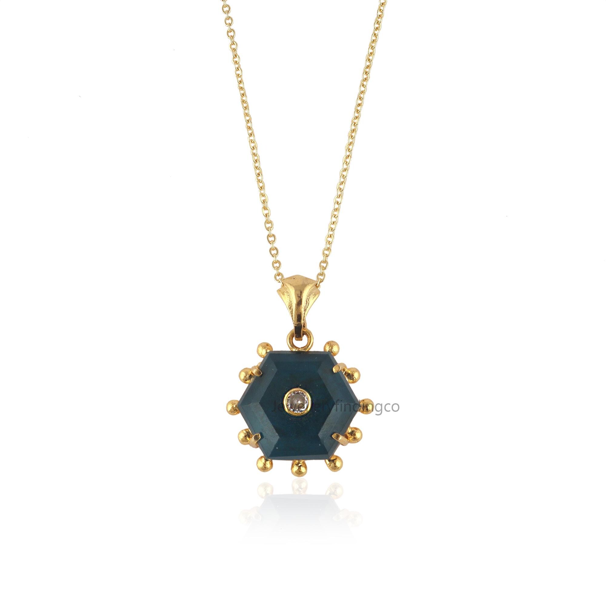 Hexagon Labradorite Pendant Necklace: Gold-plated Cable Chain With