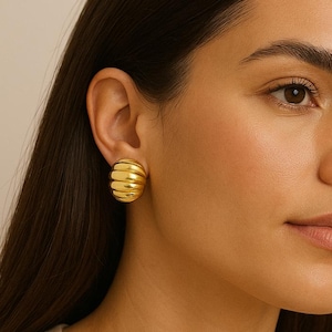 Gold Filled Bee Hive Stud Earrings For Women - Geometric Honycomb Earrings - Minimalsit Jewelry - Dainty Everyday Gold Stud Gifts