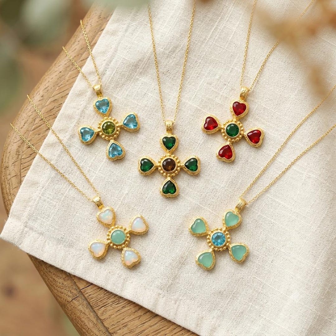 アクセサリー DIFFERENT NECKLACE PREMIUM Gold Plated Brass Heart Gemstone Cross Pendant Necklace: Neo