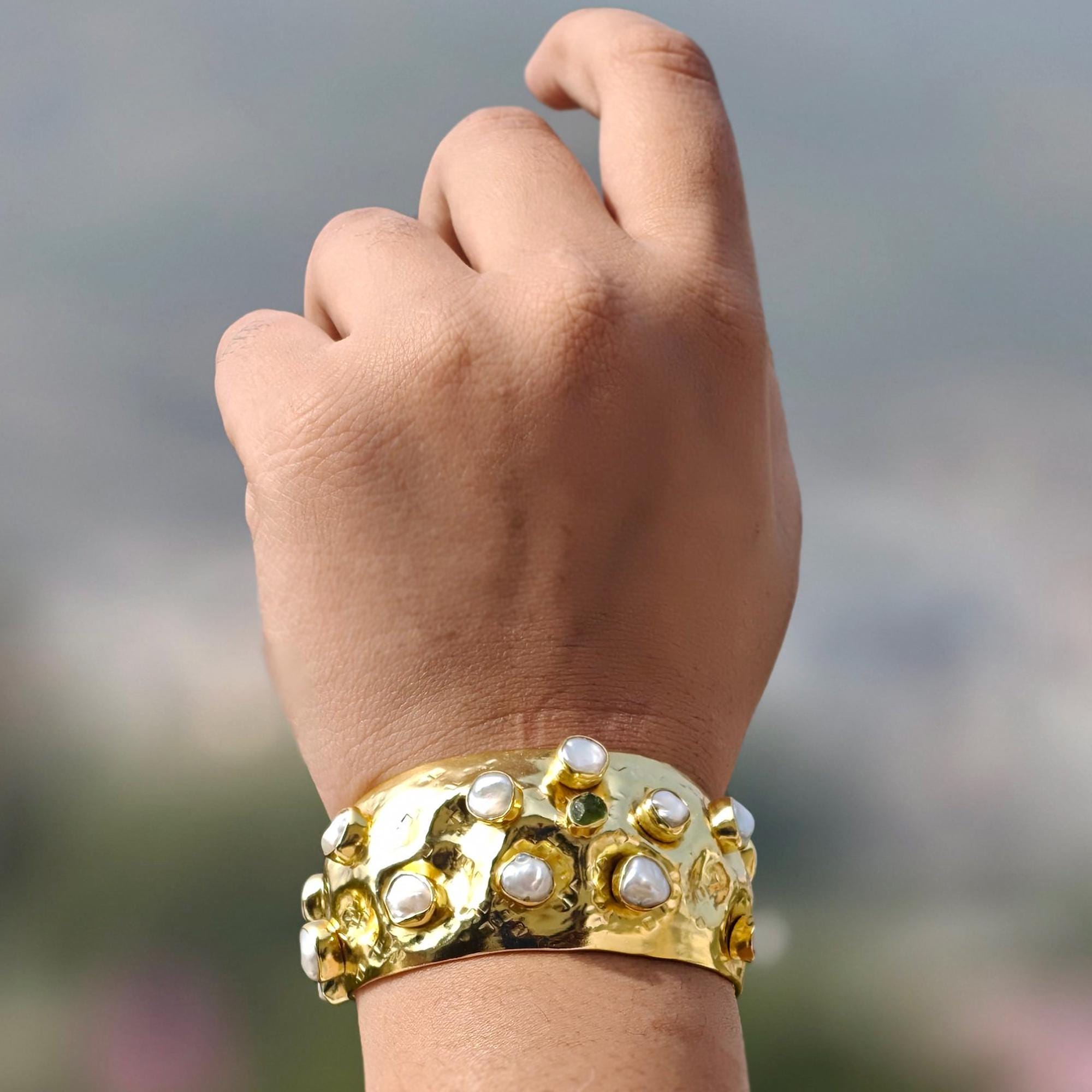 Hammered Gold Plated Pearl And Peridot Cuff Bracelet – Statement Gemstone Jewelry for Her