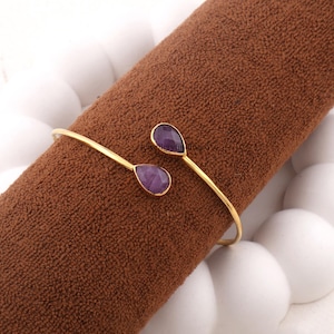 Brazalete de amatista: brazalete de latón chapado en oro, joyería ajustable con piedras preciosas.