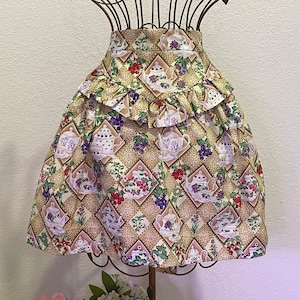 Ruffled Apron - Retro 1946 - Tea Pots and Cups