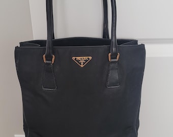 Reserved! Vintage Authentic Prada Bianco BR1655 Big Easy Pebbled