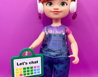 Dispositivo de comunicación aumentativa y alternativa (CAA) acrílico del tamaño de una muñeca con asa para exhibición, decoración y para representar diversos modos de comunicación y apoyar la inclusión.