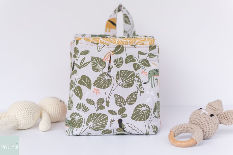 UTENSILO FABRIC BASKET & 4 Burp Cloths Gift Set, Gender Neutral Newborn