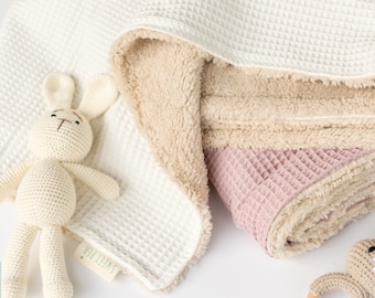 FLAUSCHIG KUSCHELIGE BABY-Decke, Fell- & Baumwoll-Pique-Decke, Warme Teddybär-Decke, Weiche Kinderwagendecke, Baby-Decke, Baby-Dusche-Geschenk