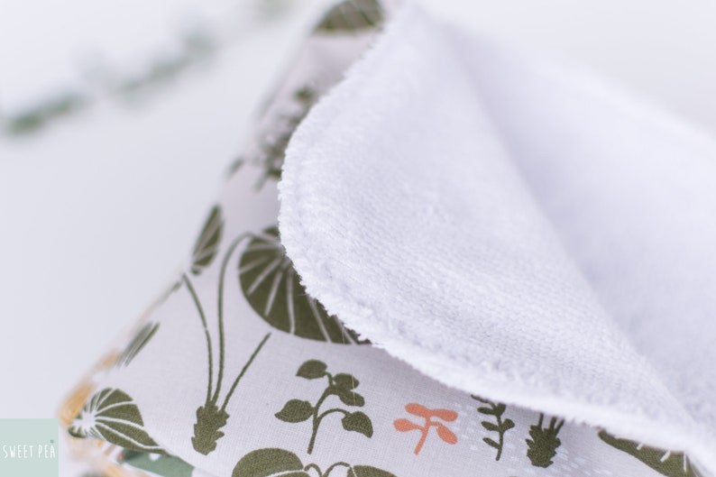 UTENSILO FABRIC BASKET & 4 Burp Cloths Gift Set, Gender Neutral Newborn