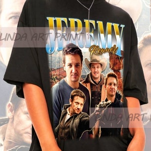 以下が含まれることがあります： ジェレミー・レナーのグラフィックプリントが施された、黒色のオーバーサイズTシャツ。グラフィックには、ジェレミー・レナーのさまざまな役柄の画像のコラージュが使用されています。シャツには「Jeremy Renner」というテキストが青と黄色の色でプリントされています。