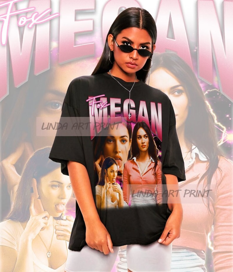 Peut inclure: T-shirt noire surdimensionn&eacute;e avec un imprim&eacute; graphique de Megan Fox du film "Confessions d'une reine du drame adolescente". L'imprim&eacute; pr&eacute;sente un texte "Fox Megan" rose et blanc et trois images de Megan Fox.