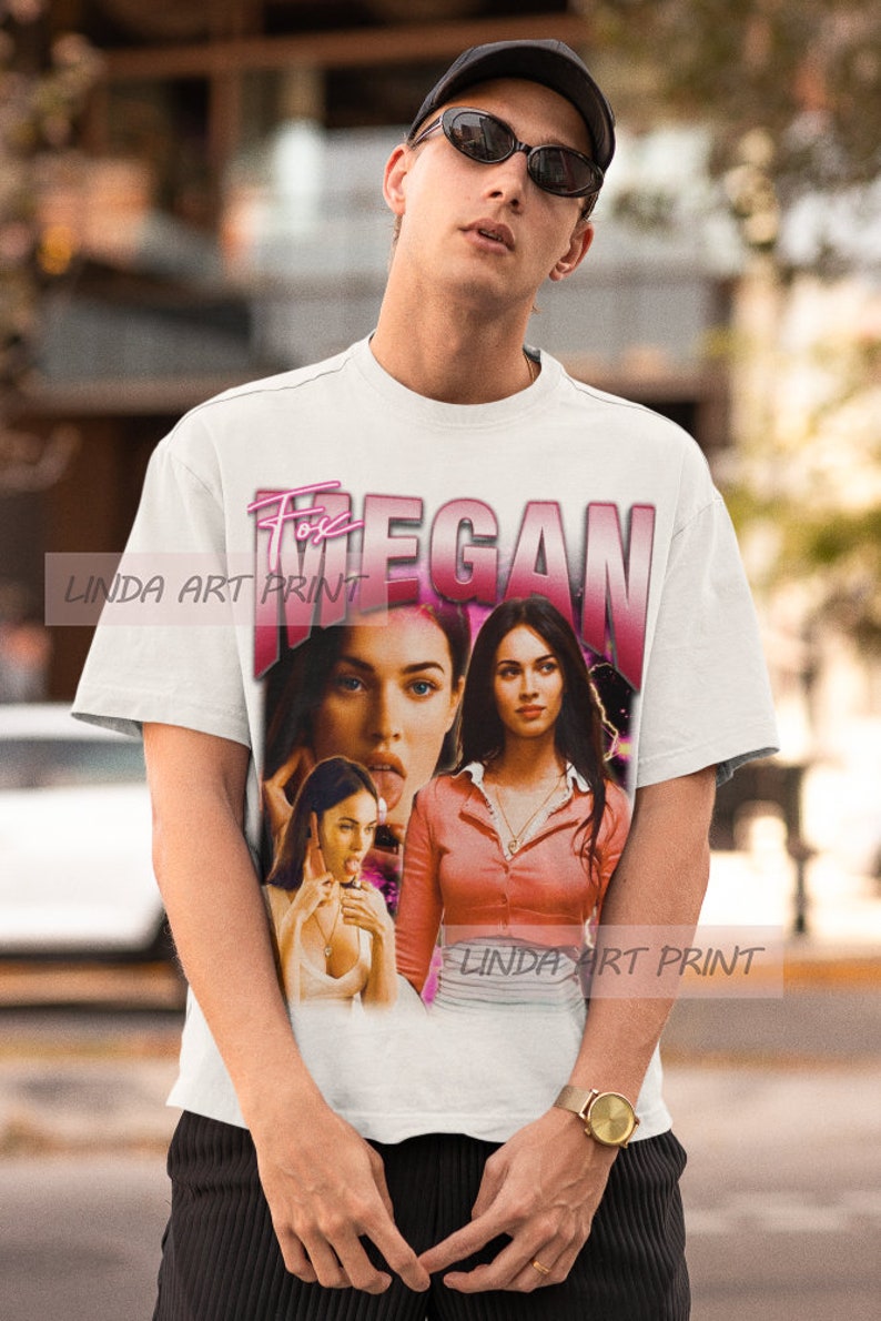 Peut inclure: T-shirt blanc avec un imprim&eacute; graphique rose et blanc de Megan Fox. Le graphique comprend trois images de Megan Fox et le texte "Fox Megan".