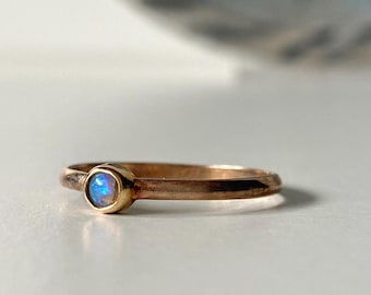 Vintage 8 carat yellow gold ring - Blue opal - Vintage - 333 stamped
