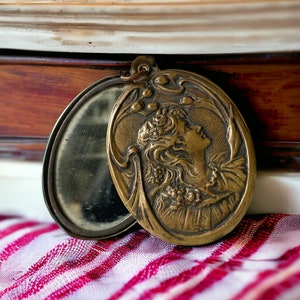 Art Nouveau - Small mirror - Pendant - Necklace - Fernand Stoefs Bruxelles - Belgium